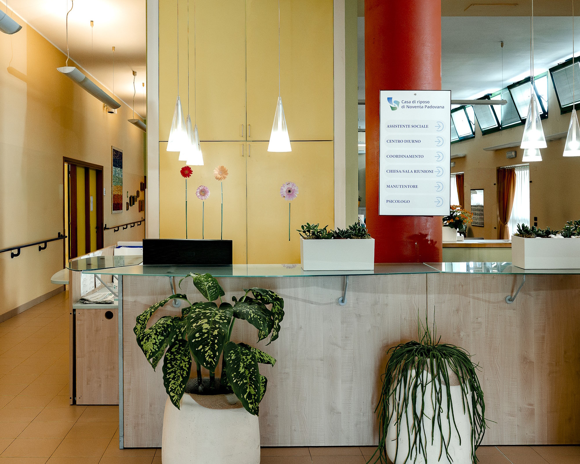 Tavolo di accettazione della casa di riposo