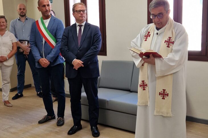 Benedizione Don Angelo agli alloggi