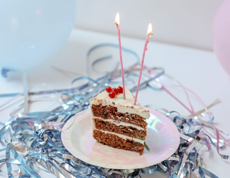 torta di compleanno con due candeline